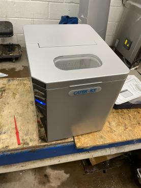 RET37835 - Cater-Ice CK2015 Manual Fill Portable Ice Machine - 15kg/24hr - 0.8kg-1kg Storage Bin
