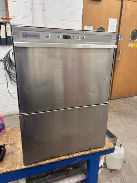 RET35433 - Electrolux 690028 glasswasher with drain pump. Model number: NUC1G