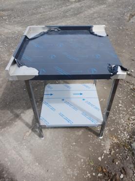 RET37719 - Stainless steel corner table