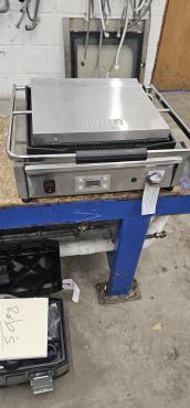 RET50032 - Buffalo FC382 Large Ribbed Top Contact Grill