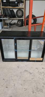 RET51402 - Cater-Cool CK1303LED Commercial Triple Sliding Door Bottle Cooler with LED Lighting. 900mm.