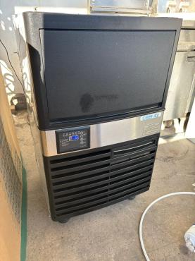 RET51754 - Cater-Ice CK8055 Commercial Self Contained Cube Ice Machine - 55kg/24hr Production, 18kg Storage Bin