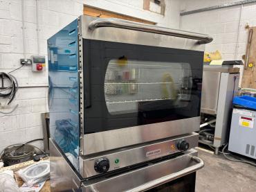 RET51797 - Cater-Cook CK0303 47 Litre Electric Convection Oven - 4 x 18