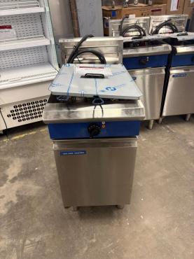 RET52281 - Blue Seal E43 Single Tank, Manual Control Electric Fryer