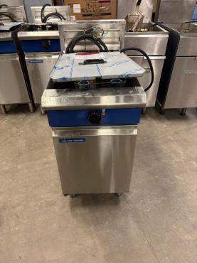 RET52283 - Blue Seal E43 Single Tank, Manual Control Electric Fryer