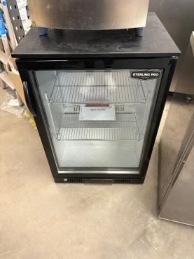 RET52288 - Sterling Pro Green SP1HC-BK Hinged Single Door Bottle Cooler, 106 x 330ml Bottles